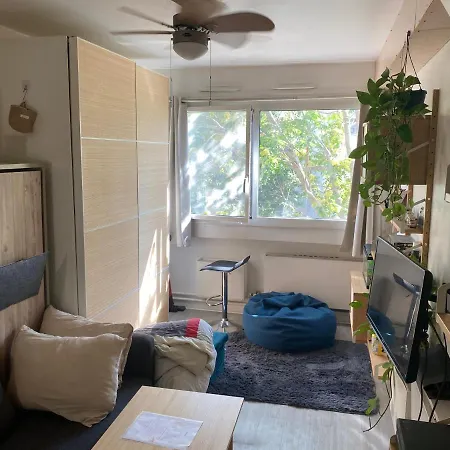 Confortable Paříž